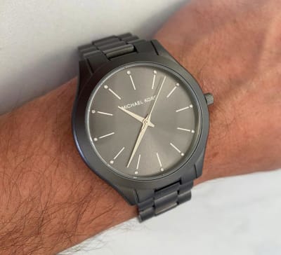 Reloj hombre Michael Kors correa metalica fondo grafito1