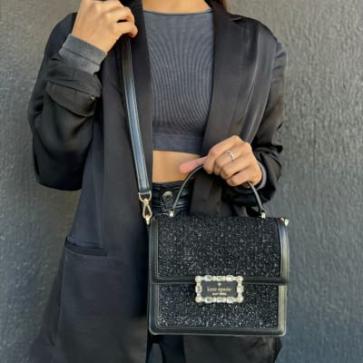 Cartera Kate Spade Crossbody Cuero negro, tela y brillos1