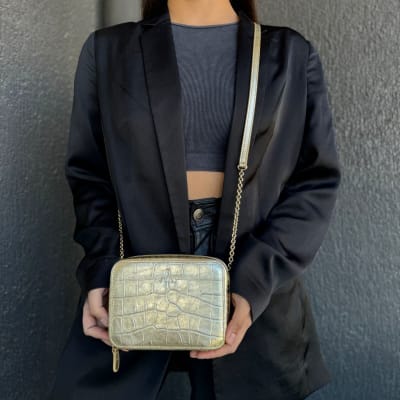 Cartera Furla Cuadrado dorado1