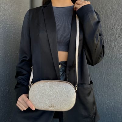 Cartera Kate Spade Crossbody Glitter ovalada pequeña Dorado1