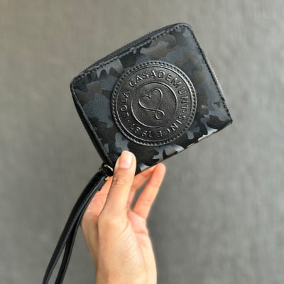 Billetera Lola Casademunt Genero corazon Negra Print1