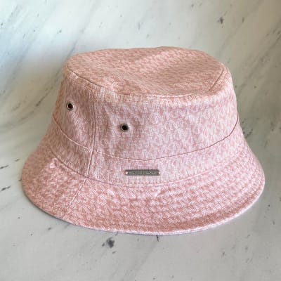 Gorro Michael Kors rosado monograma2