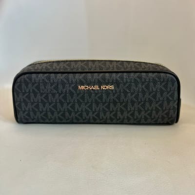 Estuche Michael Kors Largo Monograma4
