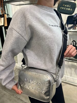 Cartera Marc Jacobs Crossbody rectangular plateada Cuero1