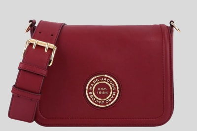 Cartera Marc Jacobs crossbody con logo redondo al medio rojo1