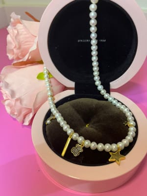 Collar Tous de perla y colgantes bañados en oro 18k y diamantes1