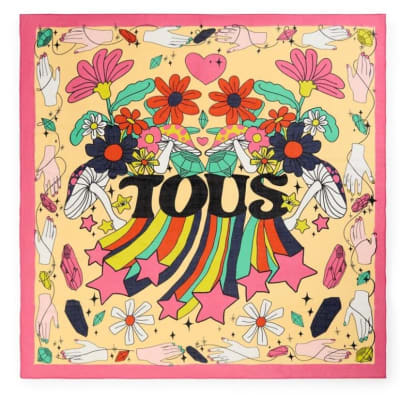 Pañuelo Tous fondo beige con estrellas borde magenta1