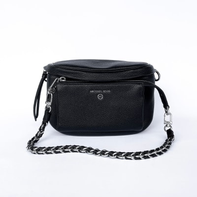 Riñonera Michael Kors Negro Cierre plateado1