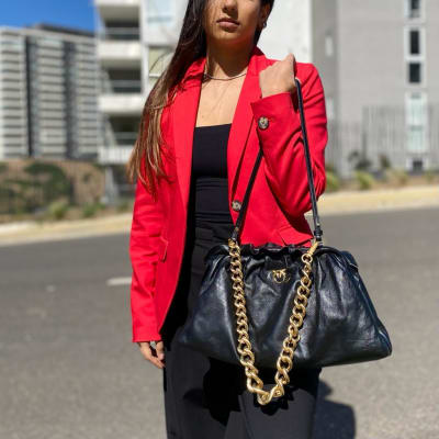 Cartera Pinko Clutch Ovalada Grande Negra1