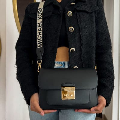 Cartera Michael Kors Crossbody Flap Messenger negro1