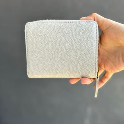 Billetera Pinko Cuadrada Gris Beige