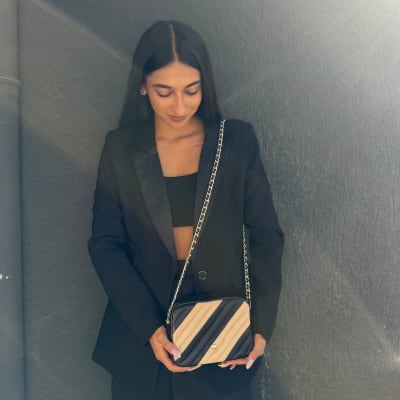 Cartera Purificacion Garcia Crossbody Cuadrada negro con beige1