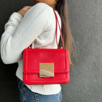 Cartera Purificacion Garcia Crossbody Rojo Broche dorado1