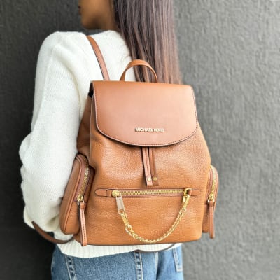 Mochila Michael Kors Jet Set Medium Pebbled Leather Camel1