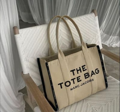 Bolso Marc Jacobs The Tote Bag Jacquard Large Beige bordes negros1
