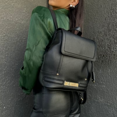 Mochila Love Moschino Cuero tapa Negro1