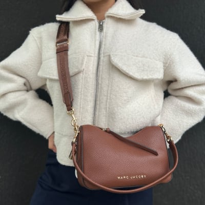 Cartera Marc Jacobs Hobo tipo bote Cuero Camel1