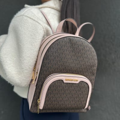 Mochila Michael Kors Jaycee Medium monograma cafe con rosado1