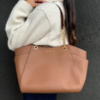 Cartera Michael Kors New Chain Shoulder Cuero Camel1