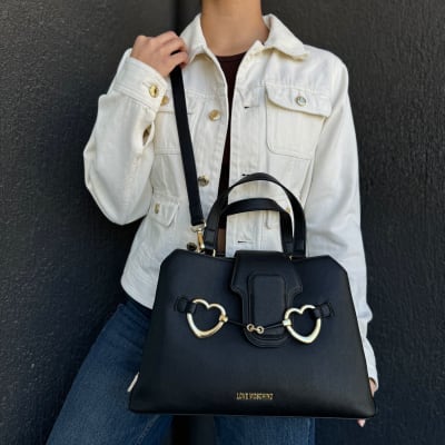 Cartera Love Moschino Broche Corazon Negro1