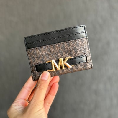 Tarjetero Michael Kors monograma cafe