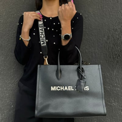 Cartera Michael Kors Mirella Medium negro1