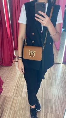 Cartera Pinko love click mini simply camel tapa cadena dorada1