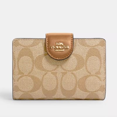 Billetera Coach Mediana Monograma Letras beige con camel