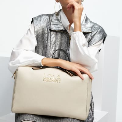 Cartera Lola Casademunt Bolso tipo maletin Beige1