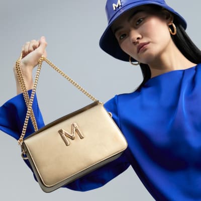 Cartera Lola Casademunt Cuadrada dorada1