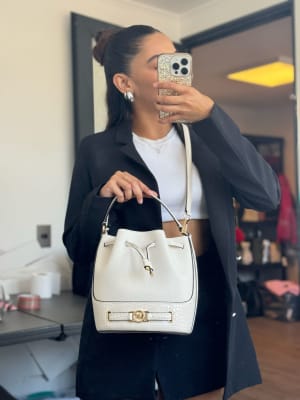 Cartera Michael Kors Bombonera Crema1