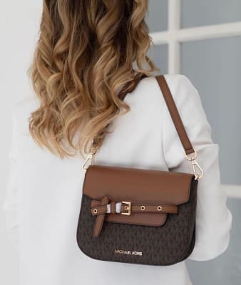 Cartera Michael Kors Crossbody Monograma Cafe1