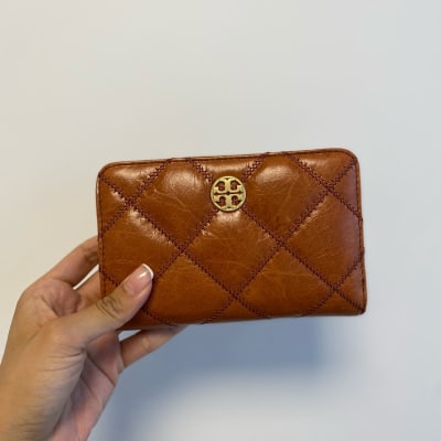 Billetera Tory Burch mediana acolchada Canela1