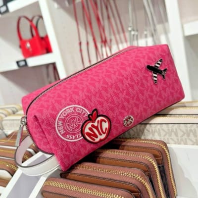 Estuche Michael Kors Travel Monograma Rosa1
