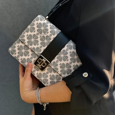 Cartera Kate Spade Flower Trevol cuero Azul