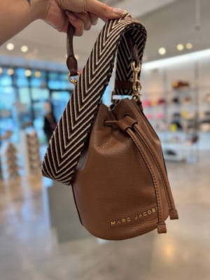 Bombonera Marc Jacobs Cuero Cafe moro