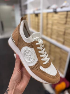 Zapatillas Michael Kors Jenkins de tejido elastico de dos tonos blanco y Toffe1