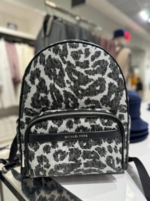 Mochila Michael Kors Mediana cheetah negro