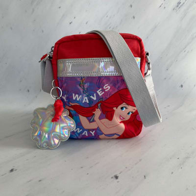 Crossbody Kipling Disney Sirenita rojo1