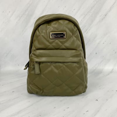 Mochila Marc Jacobs grande acolchada logo rectangular verde1