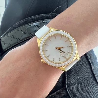 Reloj Tous correa blanca circunferencia dorada2