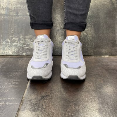 Zapatillas Michael Kors Wilma blancas con plateado