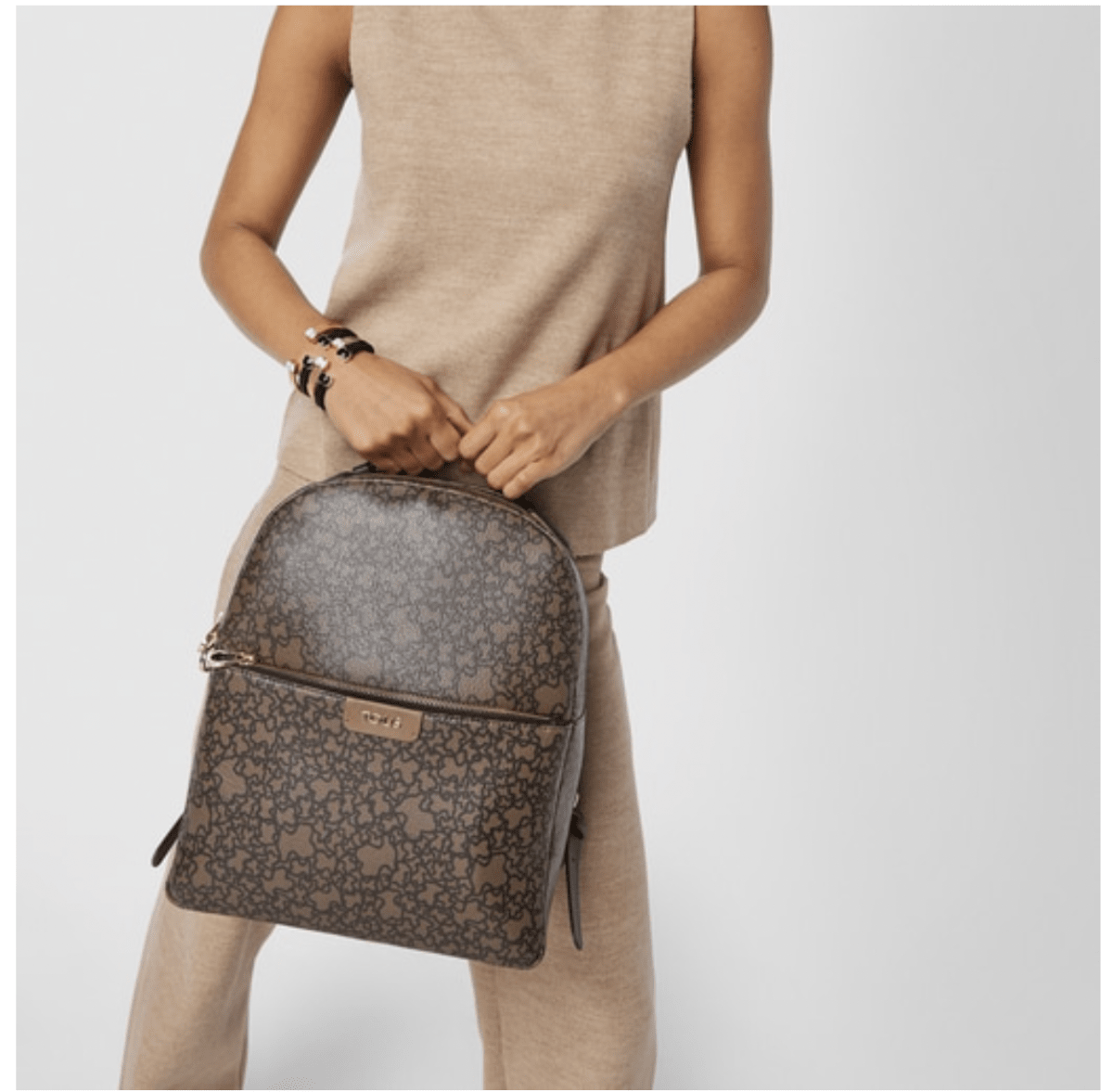 Mochila Tous Kaos ovalada cafe | Befashion
