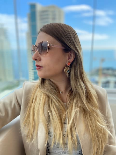 Lentes Michael Kors Palm Springs cuadrado pata letras rosada