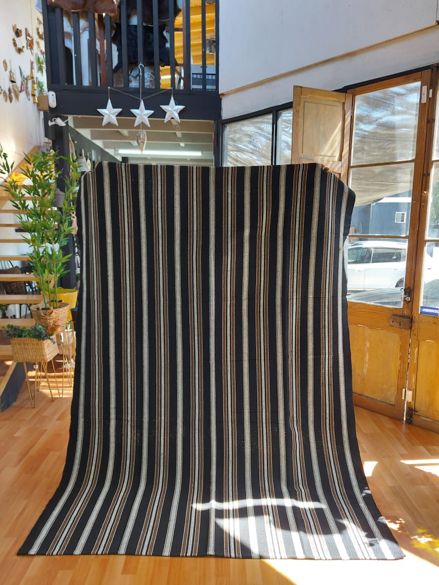 Alfombra Negra Líneas | La Batea Deco