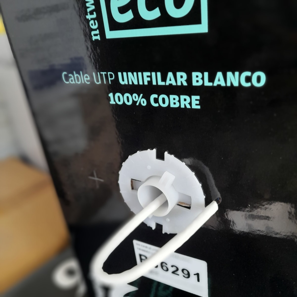 Cable UTP Cat5e 24AWG Blanco 305mts Interior3