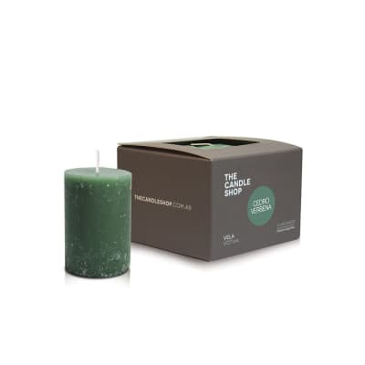 VELA VOTIVA EN CAJA CEDRO VERBENA1