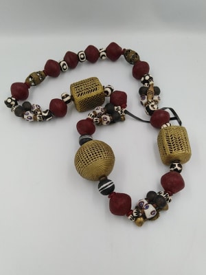 COLLAR PIEDRAS VINO TINTO2