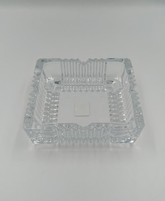 CENICERO CUADRADO DE VIDRIO1