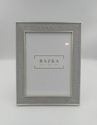 PORTA RETRATO GRIS BORDE PLATEADO 15X201